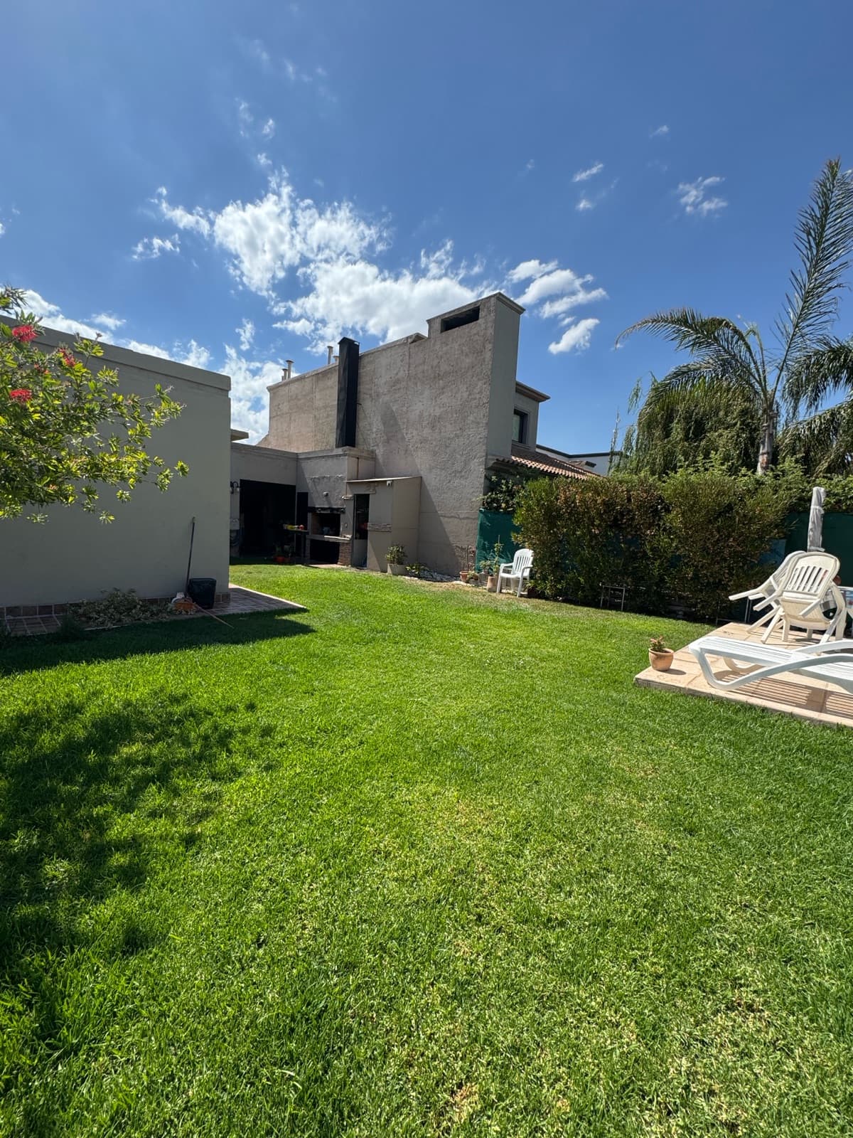 House - Luzuriaga