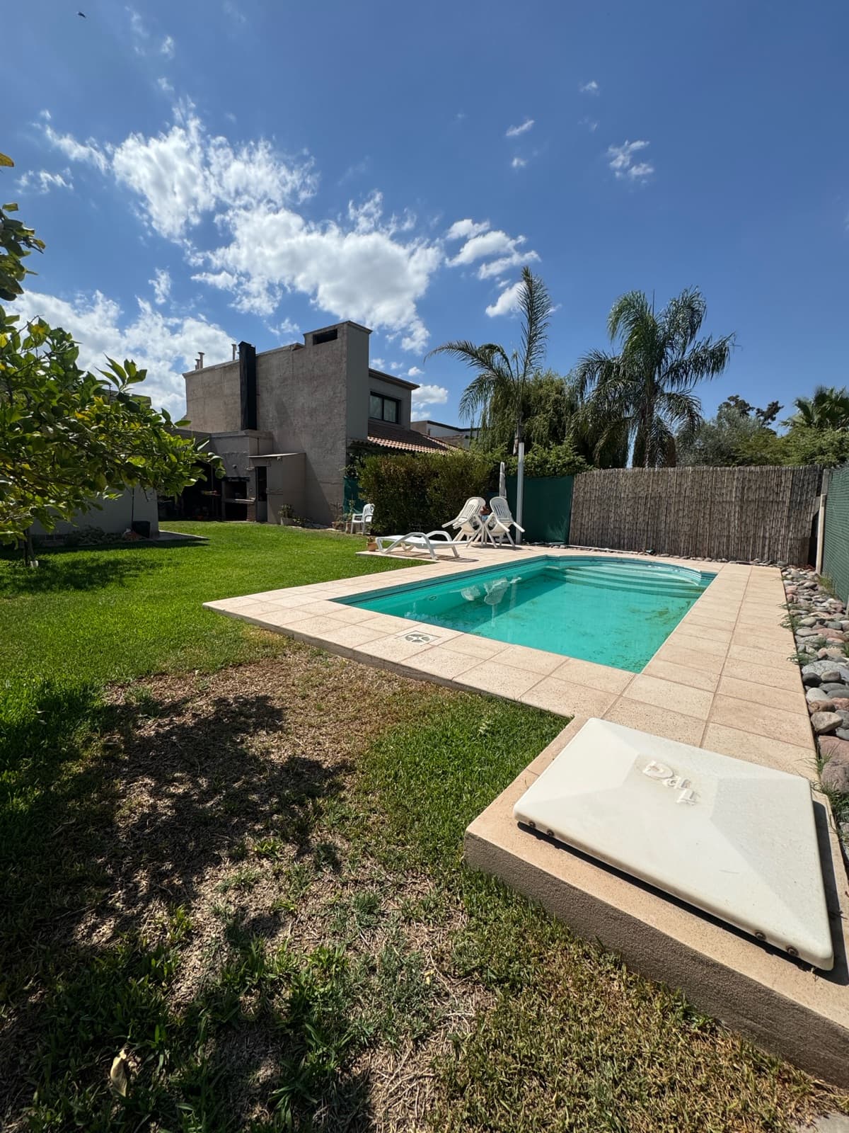 House - Luzuriaga
