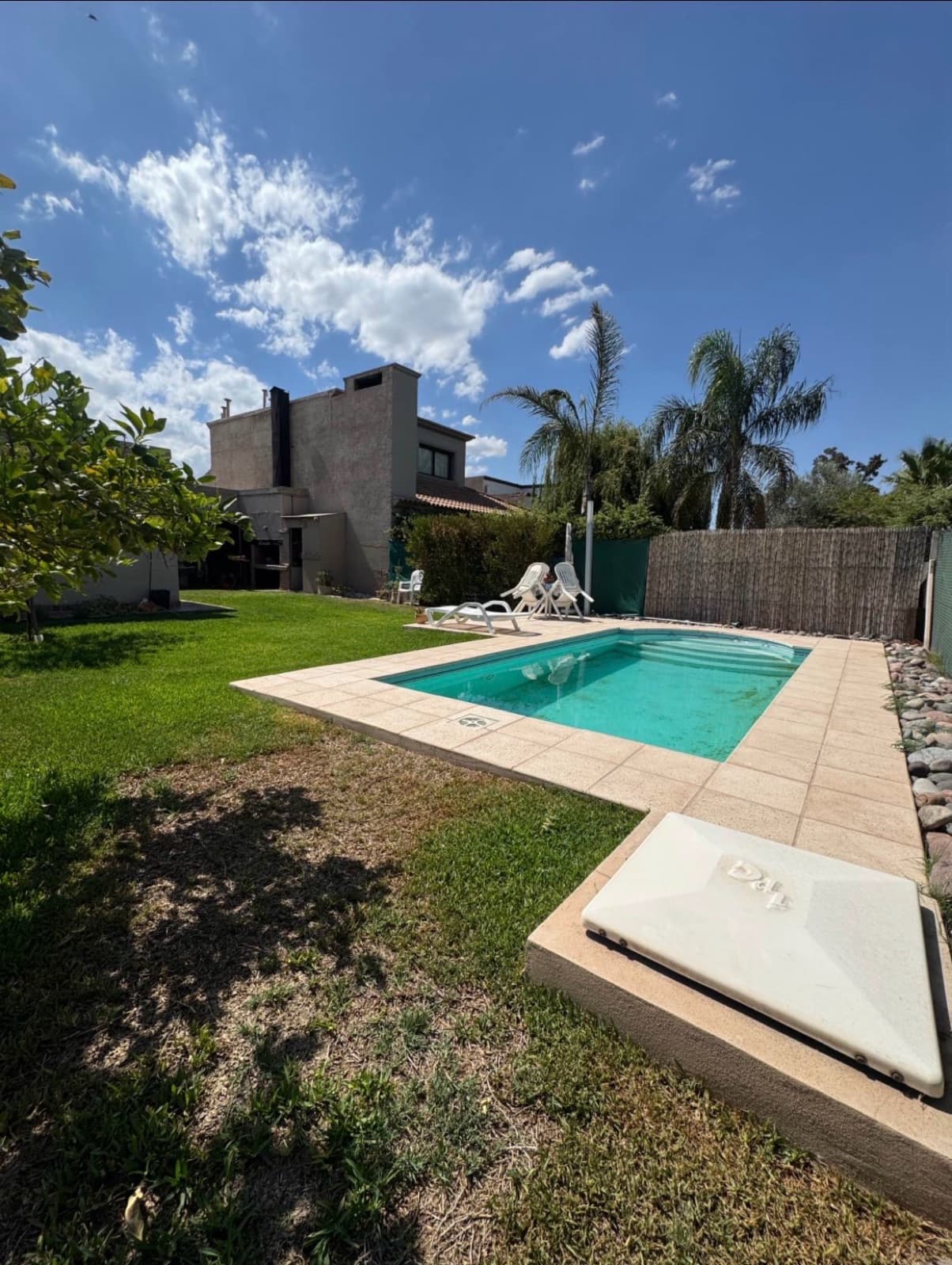 House - Luzuriaga