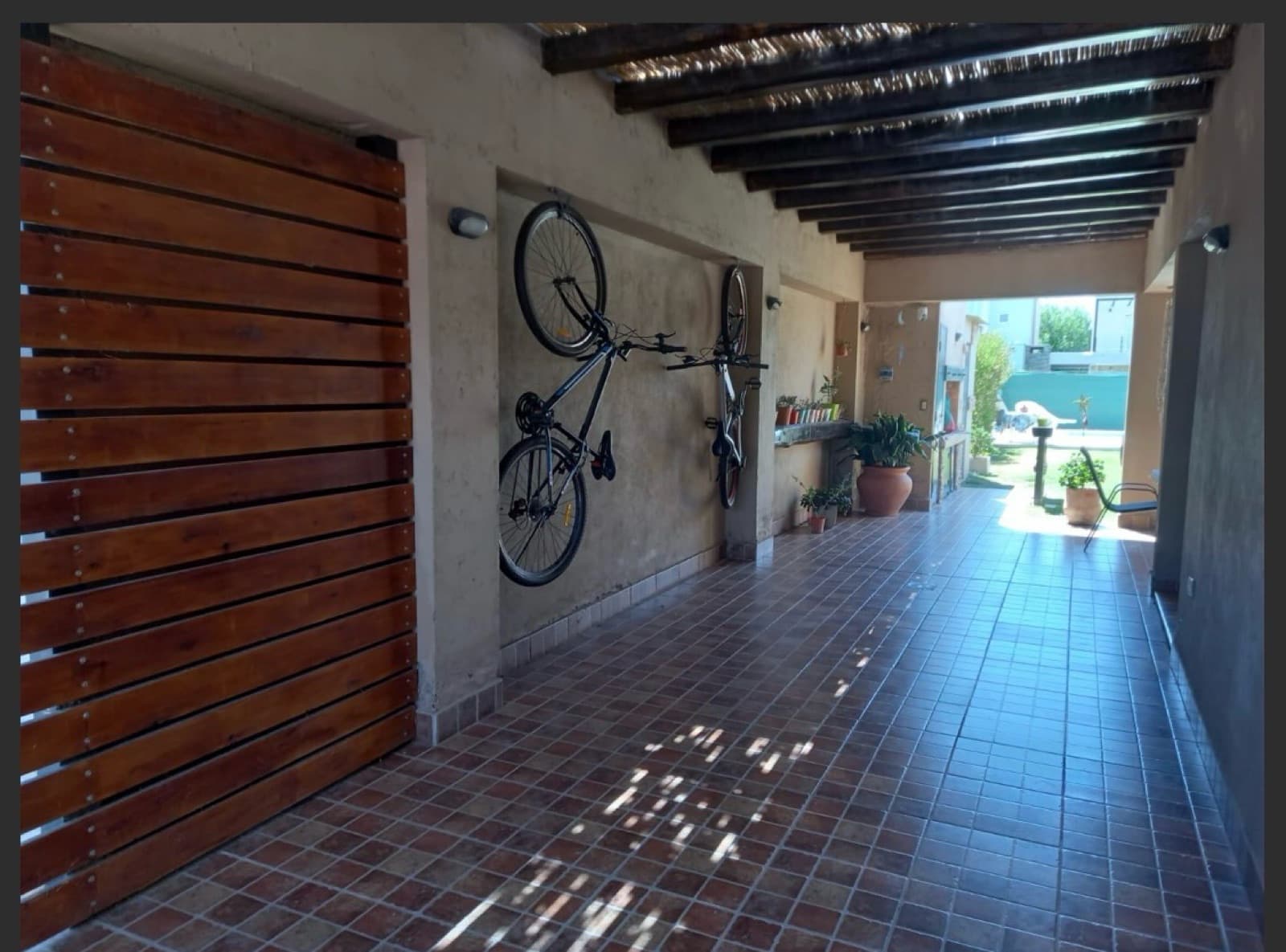 House - Luzuriaga