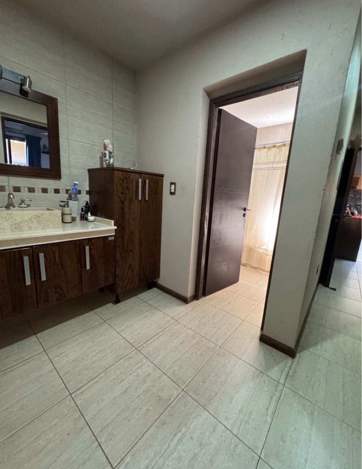House - Luzuriaga