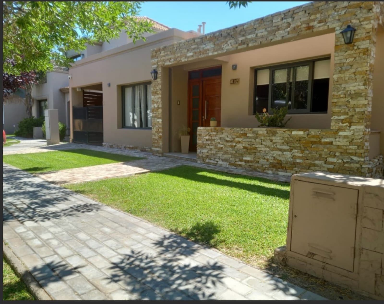 House - Luzuriaga