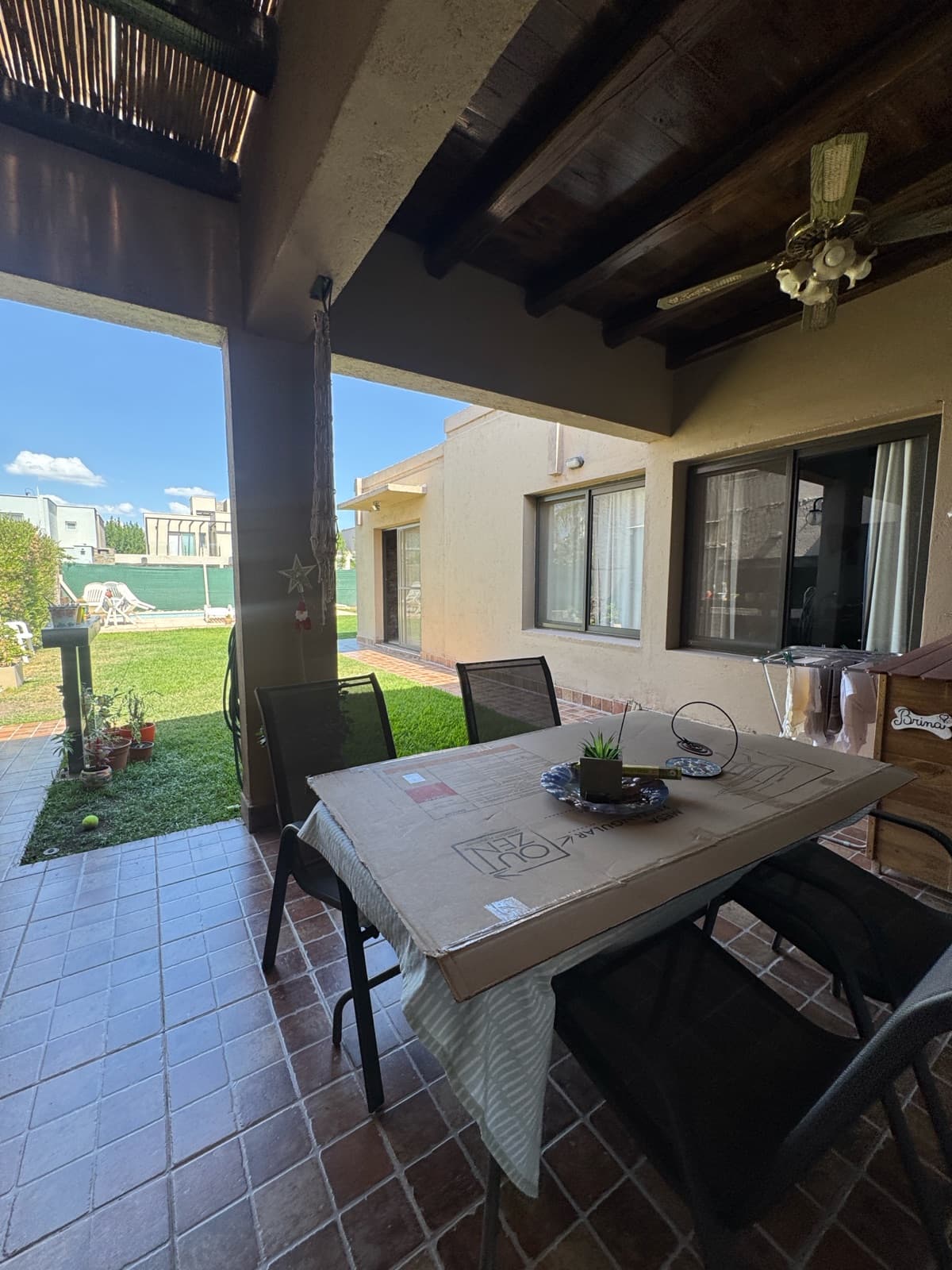 House - Luzuriaga
