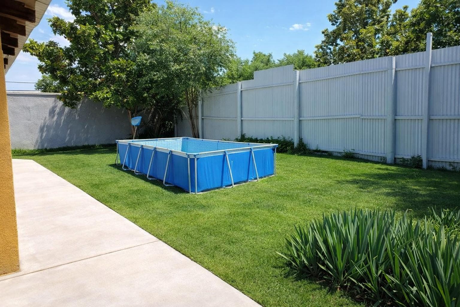 HOUSE PLUS THREE APARTMENTS FOR SALE IN VILLA MERCEDES, SAN LUIS—IDEAL FOR INVESTORS
