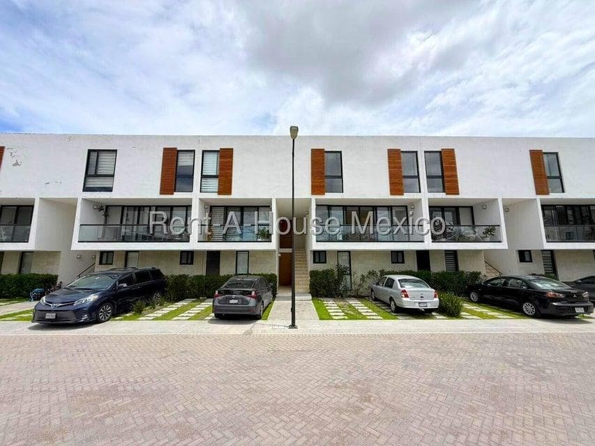 Duplex-style apartment for rent on an upper floor with a private terrace. Altos de Juriquilla