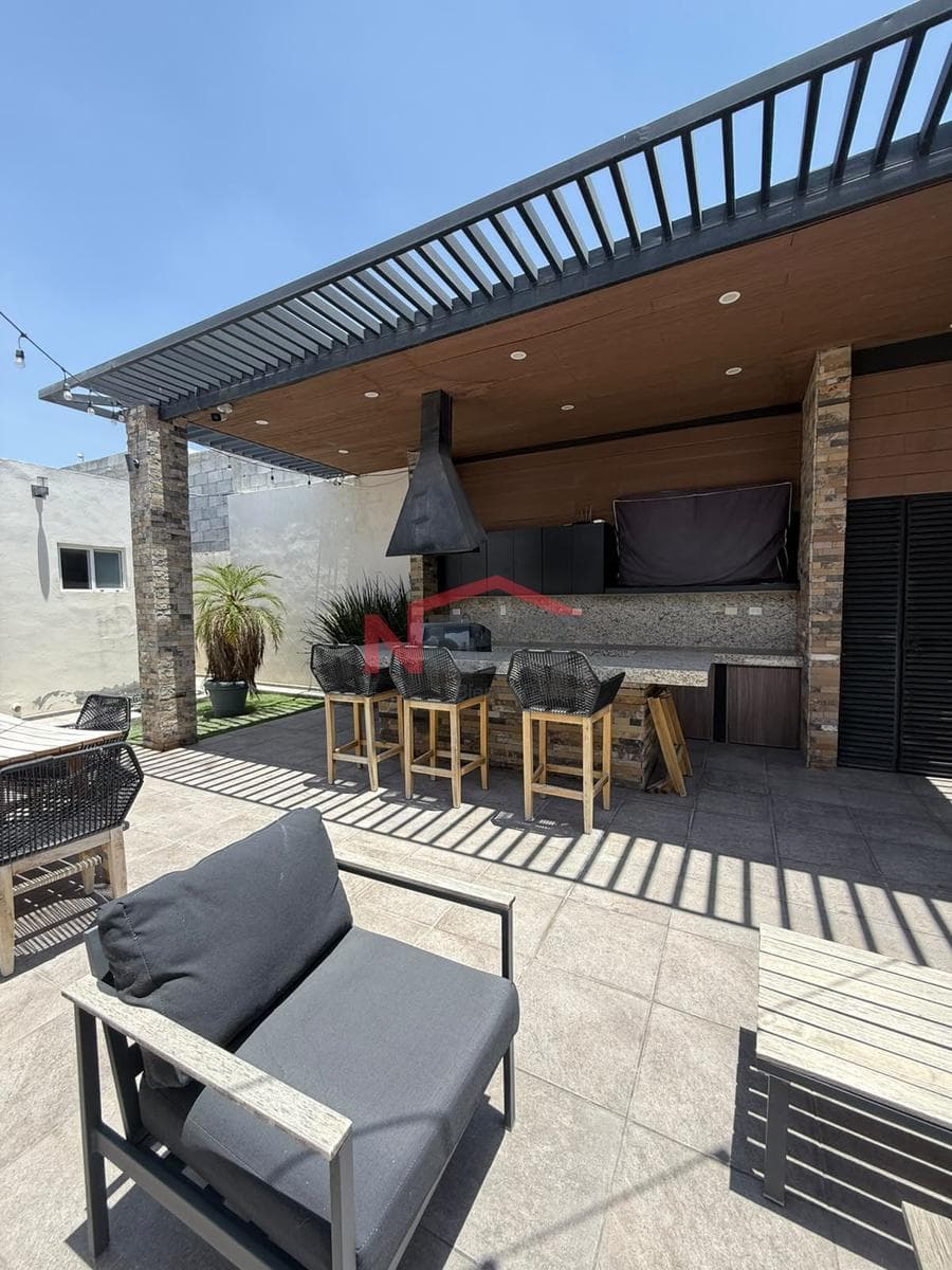 House for Sale in LOMAS DEL VALLE, Section 2, 1st Floor, Semi-Smart Home, with Solar Panels