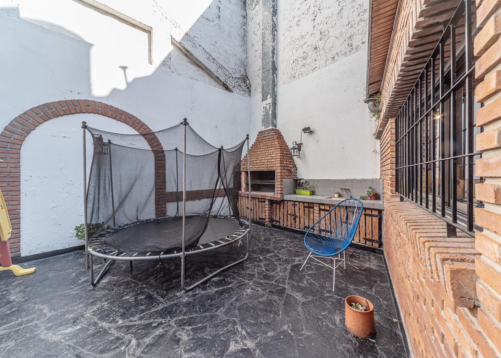 Villa for Sale in Belgrano R | Private Lot, Garden, and Double Garage