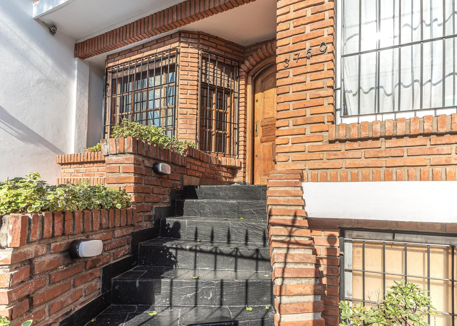 Villa for Sale in Belgrano R | Private Lot, Garden, and Double Garage
