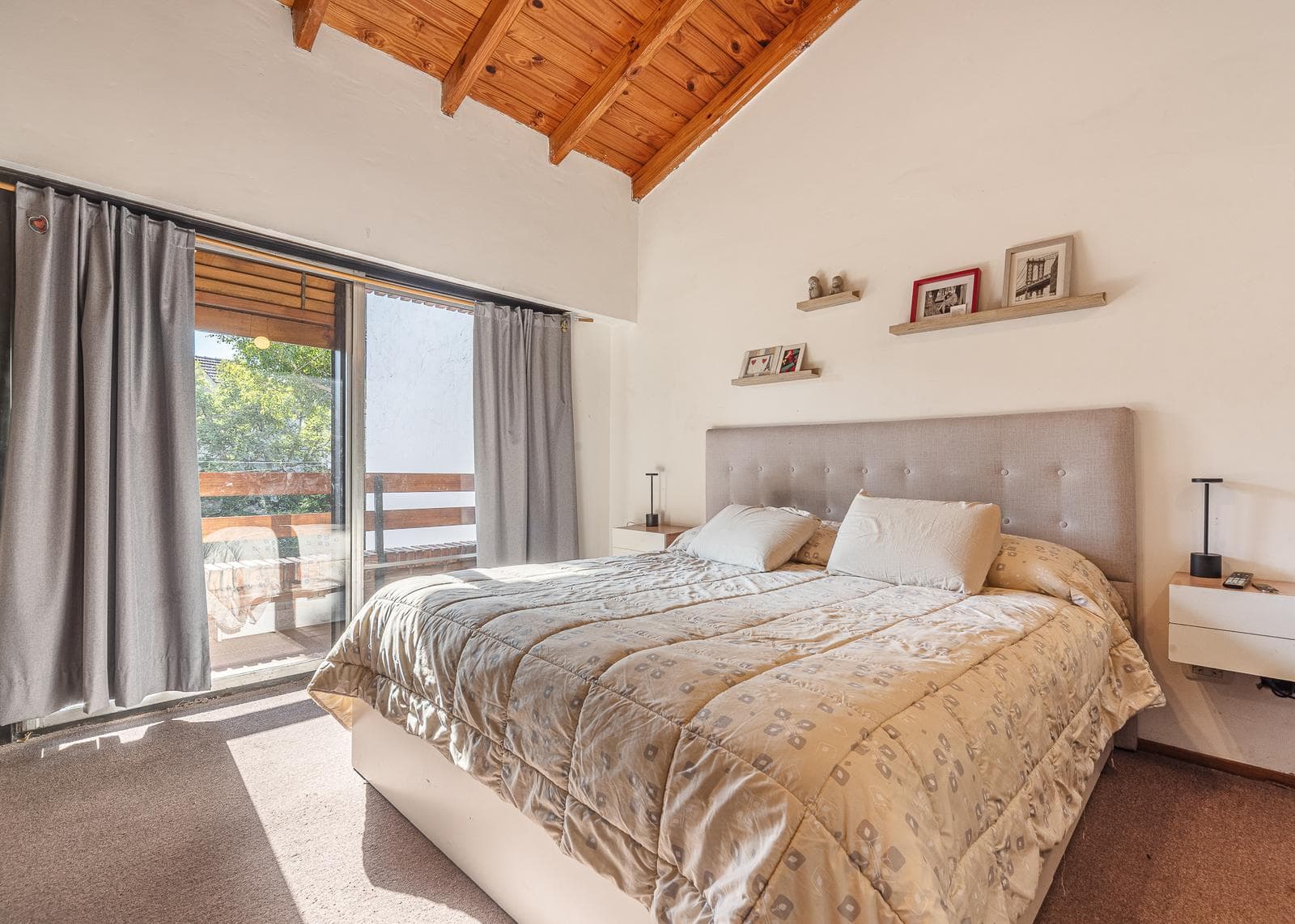 Villa for Sale in Belgrano R | Private Lot, Garden, and Double Garage