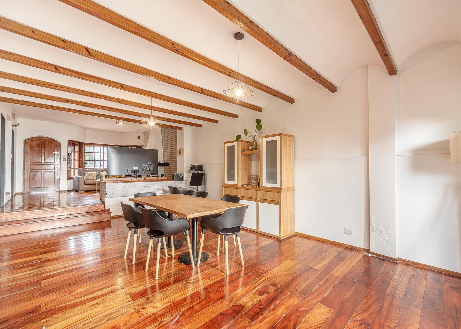 Villa for Sale in Belgrano R | Private Lot, Garden, and Double Garage
