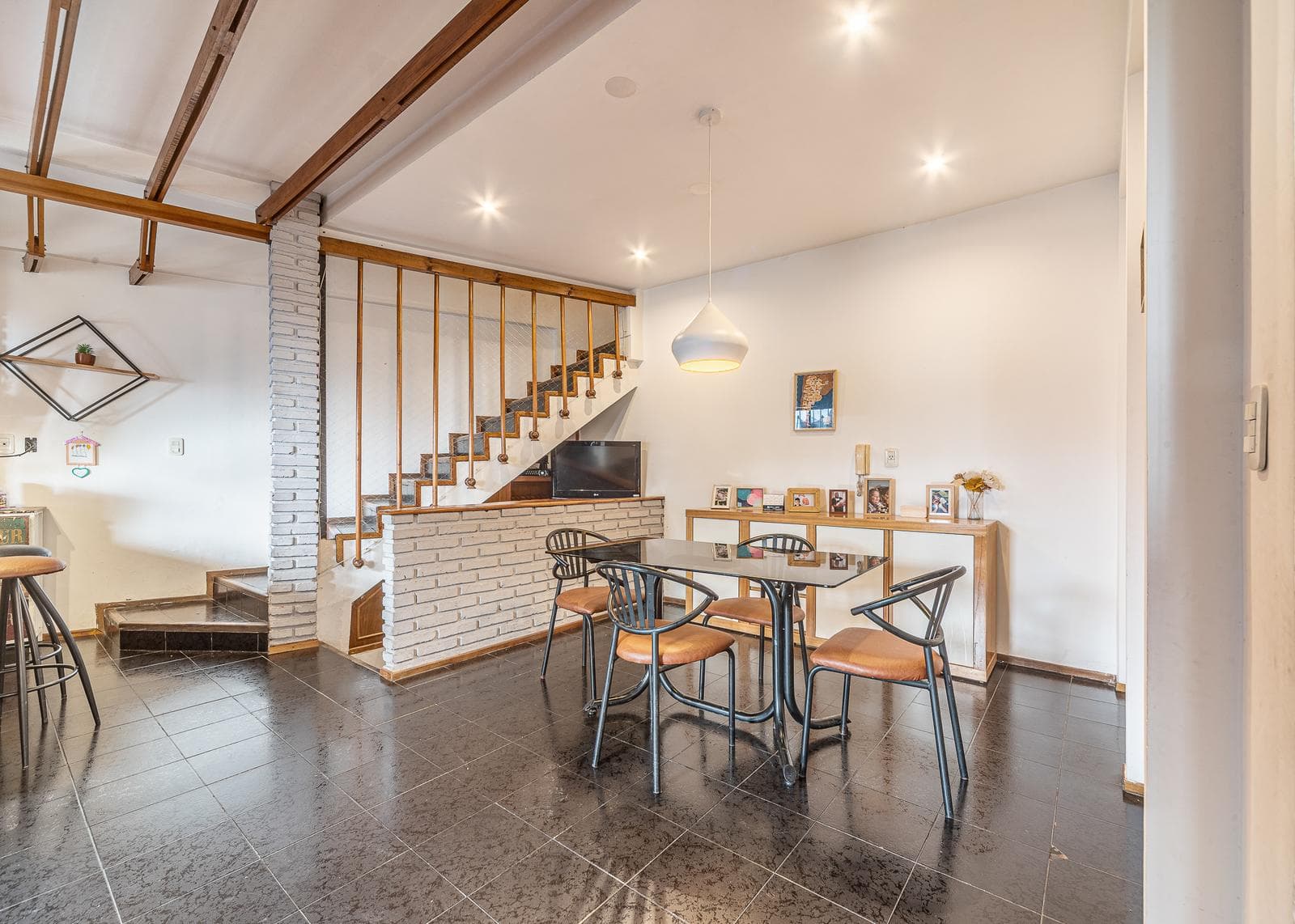 Villa for Sale in Belgrano R | Private Lot, Garden, and Double Garage