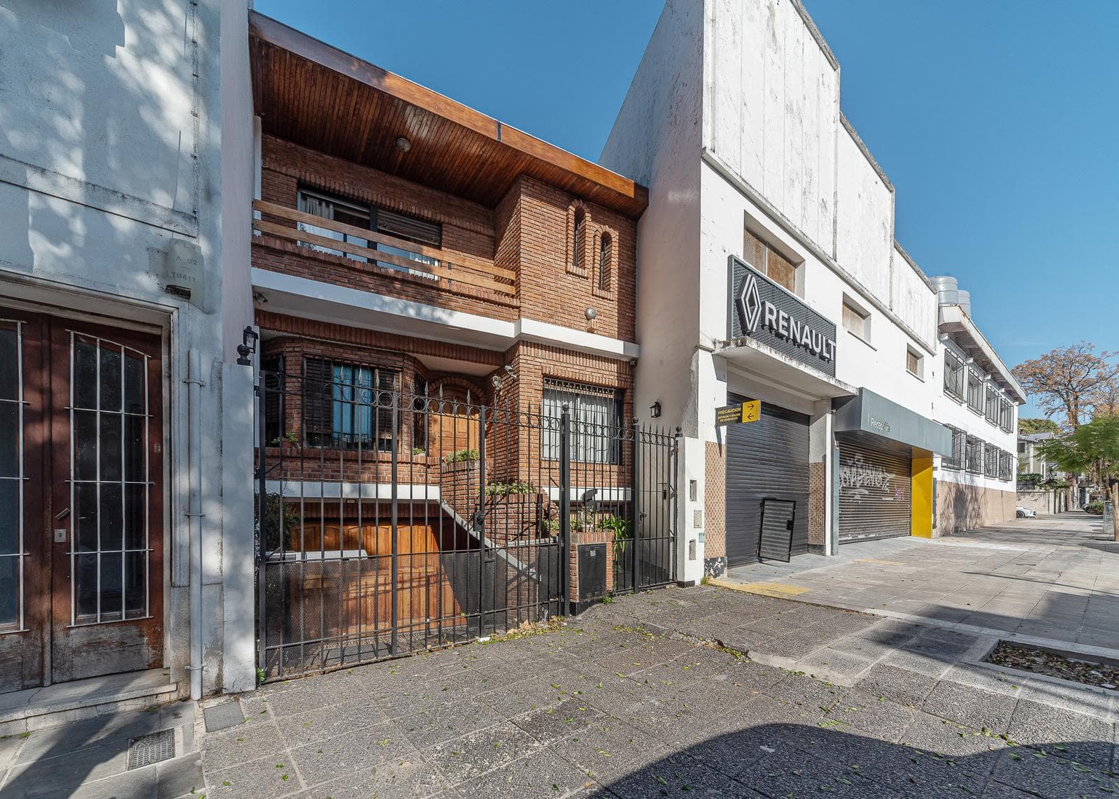 Villa for Sale in Belgrano R | Private Lot, Garden, and Double Garage
