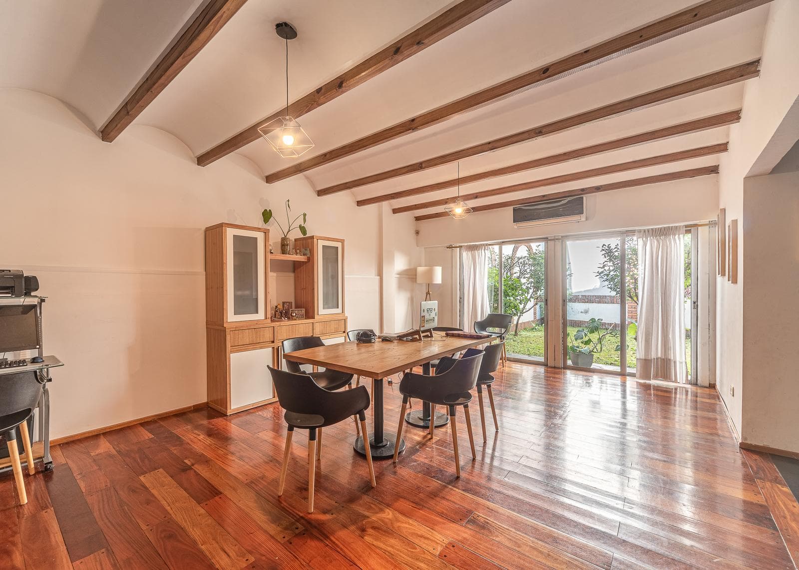 Villa for Sale in Belgrano R | Private Lot, Garden, and Double Garage