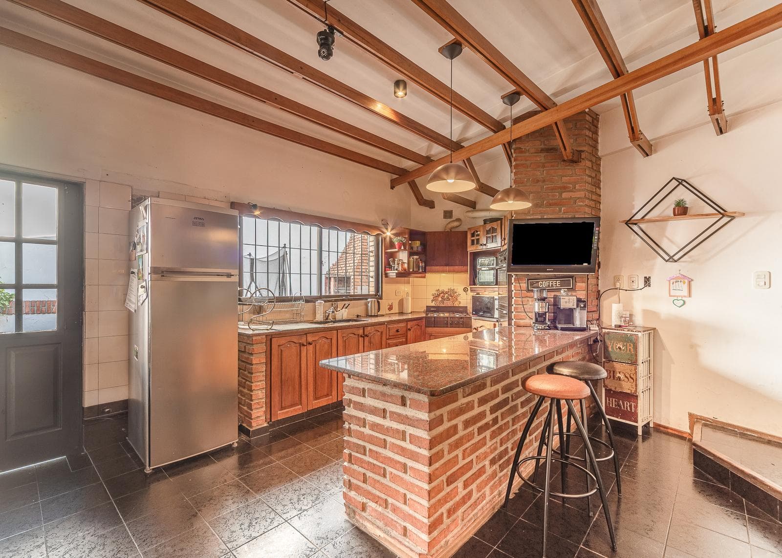 Villa for Sale in Belgrano R | Private Lot, Garden, and Double Garage