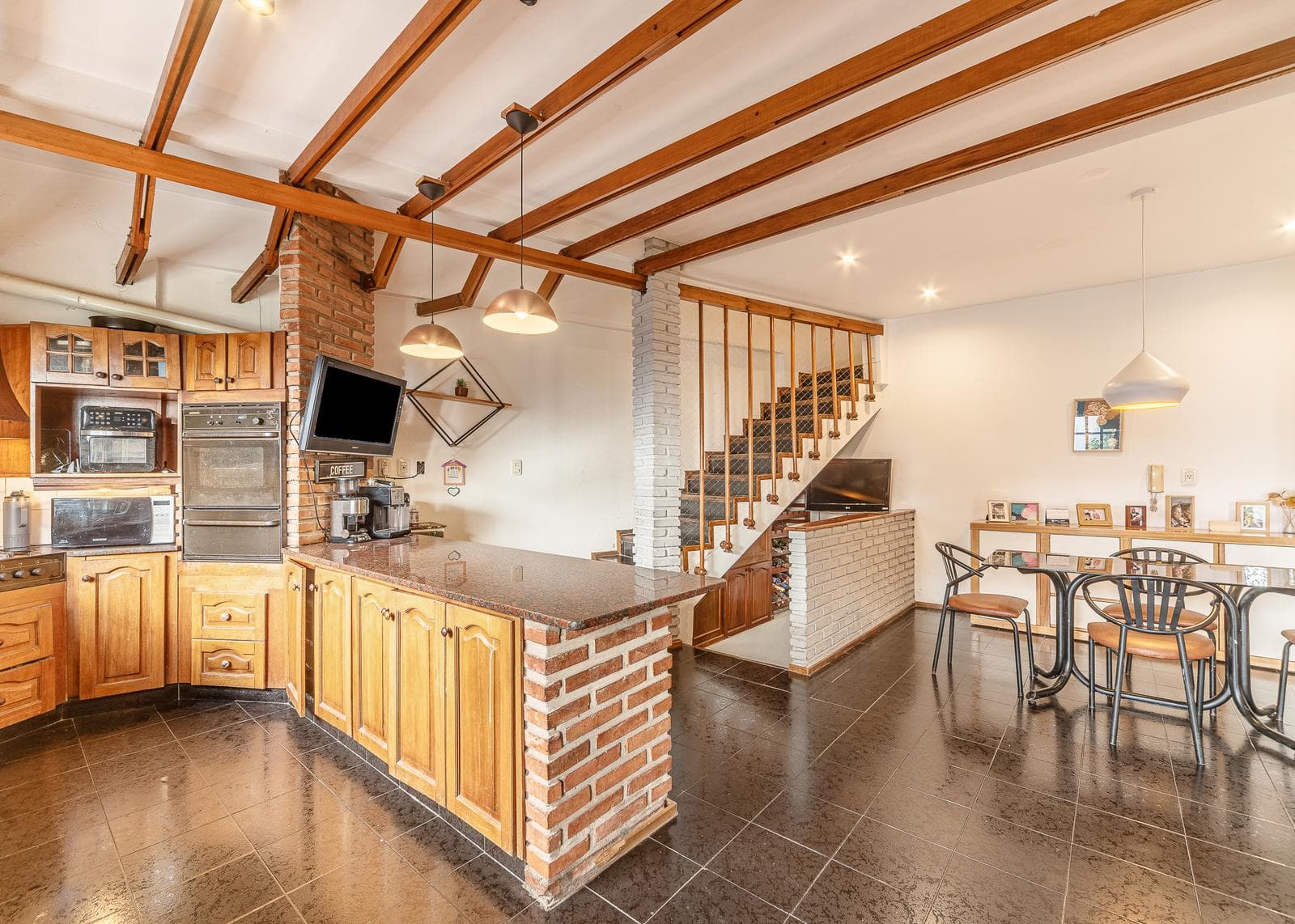 Villa for Sale in Belgrano R | Private Lot, Garden, and Double Garage