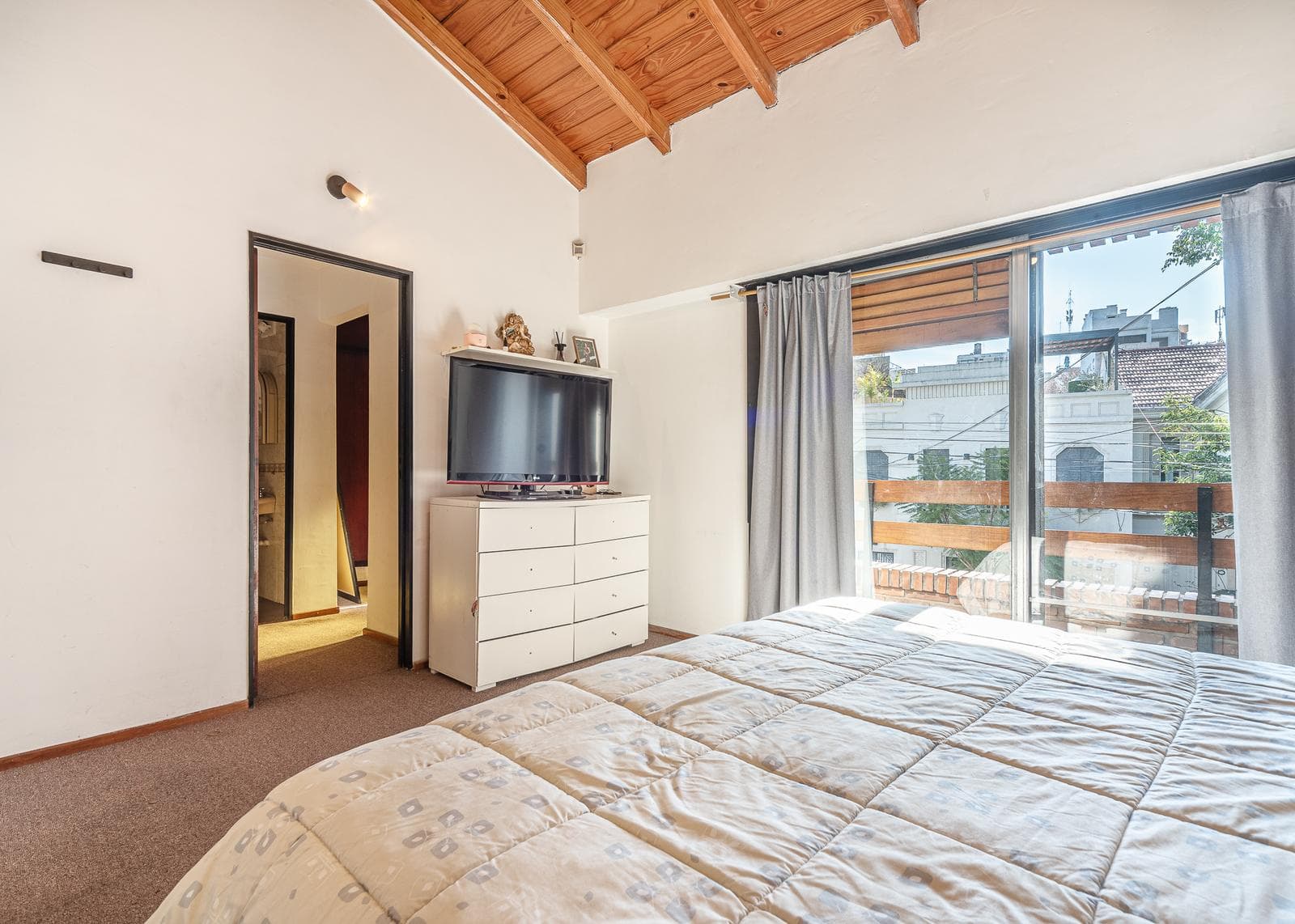 Villa for Sale in Belgrano R | Private Lot, Garden, and Double Garage