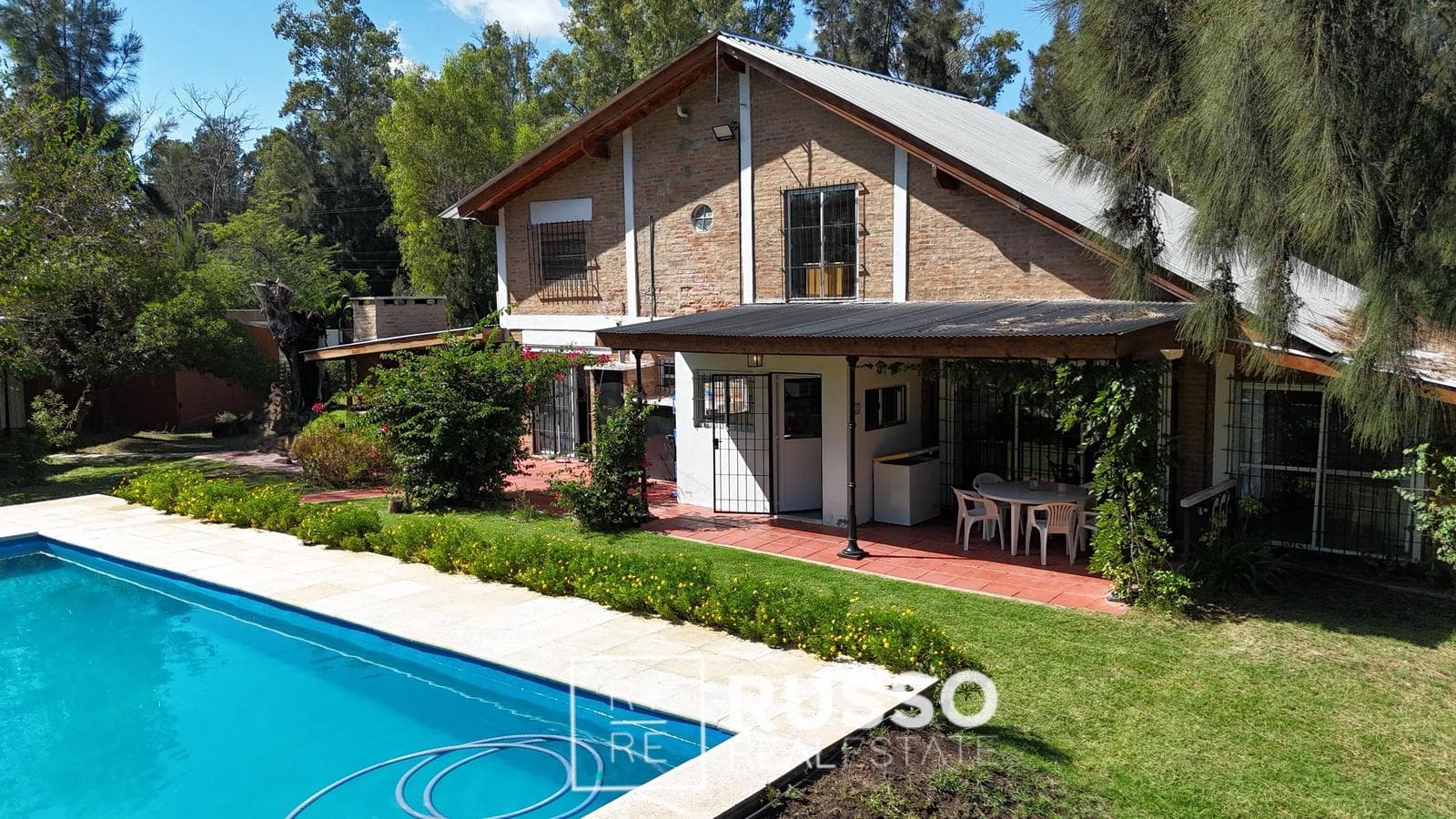 COUNTRY HOUSE FOR SALE WITH SWIMMING POOL AND GUEST HOUSE - ING. MASCHWITZ