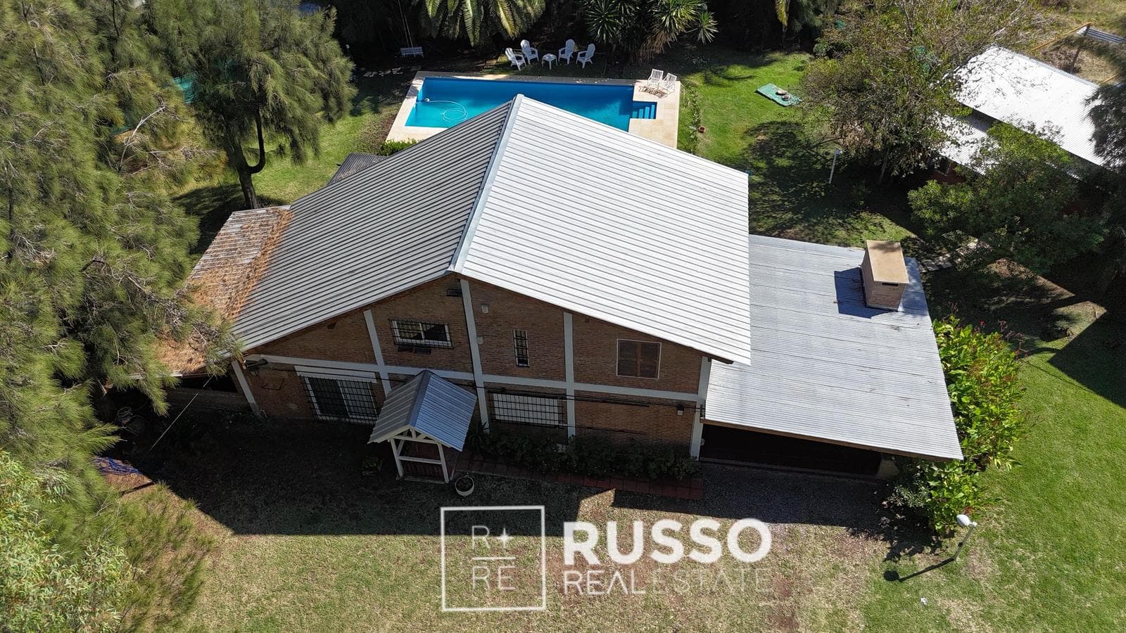 COUNTRY HOUSE FOR SALE WITH SWIMMING POOL AND GUEST HOUSE - ING. MASCHWITZ