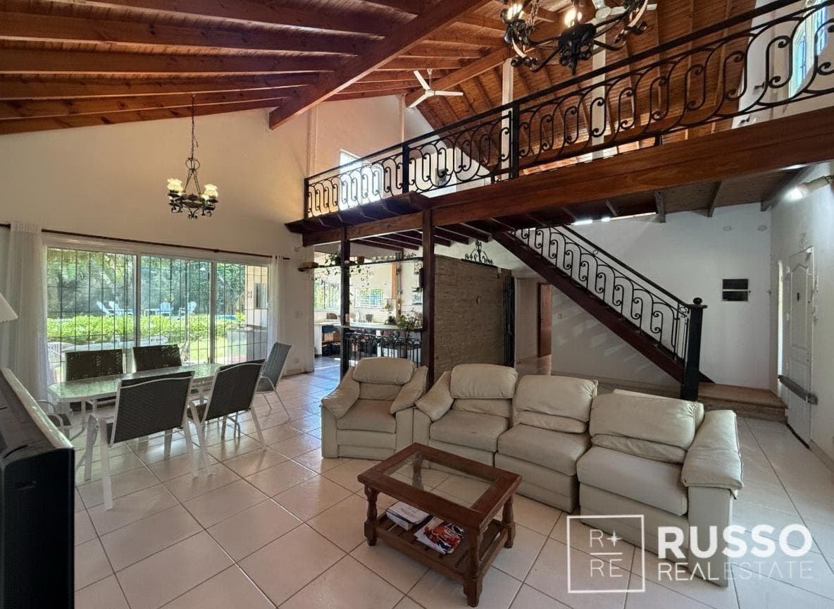 COUNTRY HOUSE FOR SALE WITH SWIMMING POOL AND GUEST HOUSE - ING. MASCHWITZ