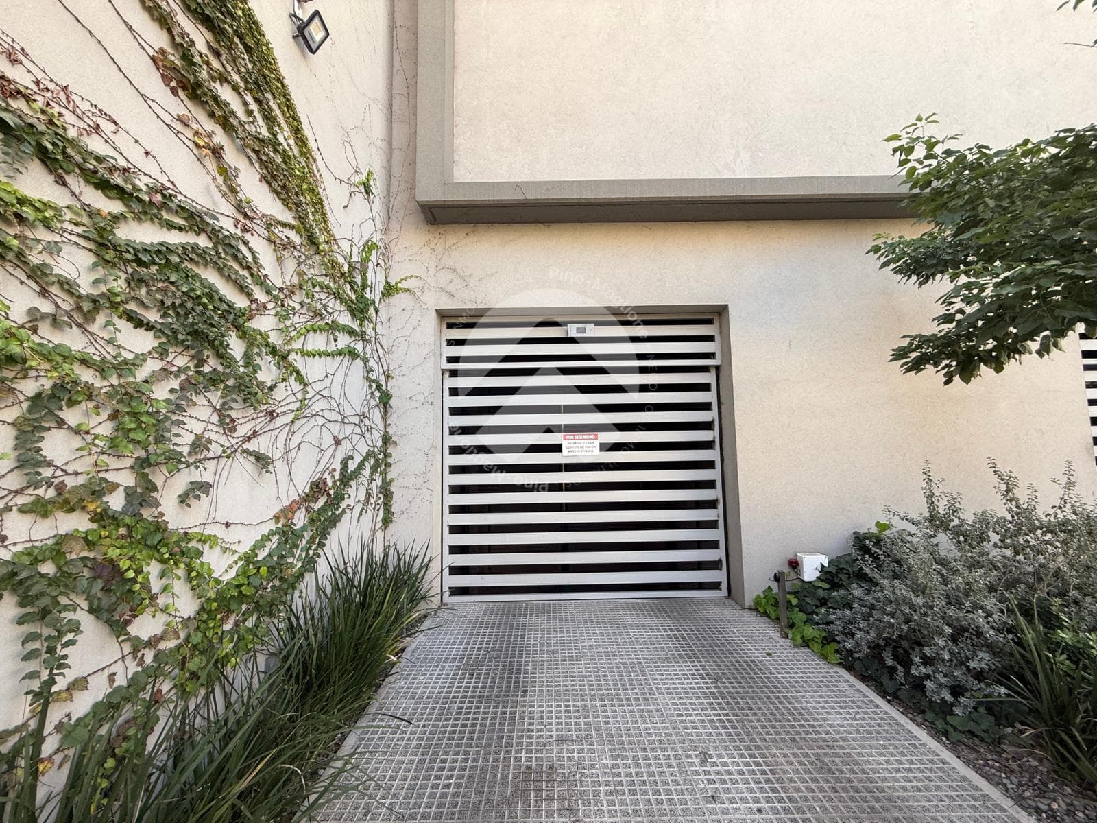 Covered Garage - San Jeronimo Ed. 75