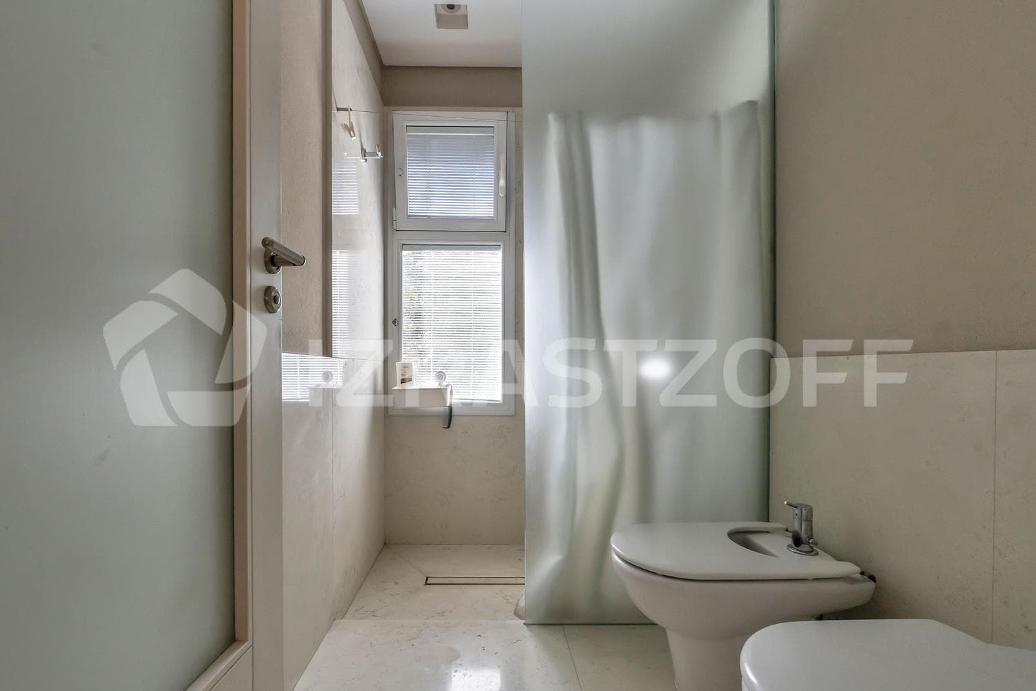 House for sale in Los Lagartos CC with 5 bedrooms and a view of the golf course