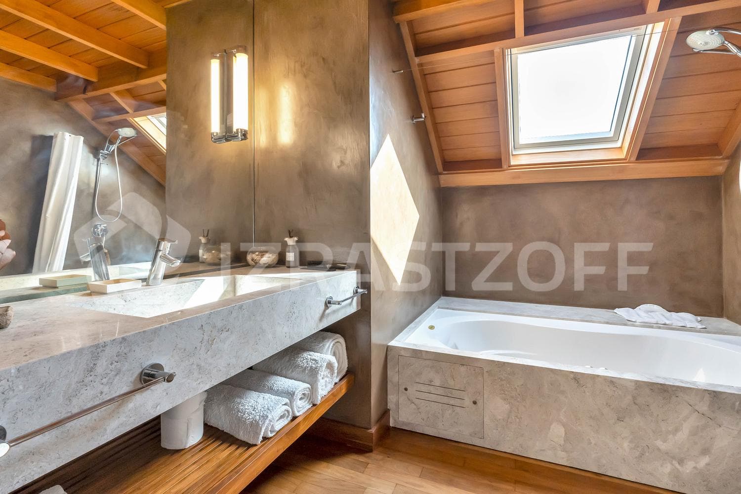 House for sale in Los Lagartos CC with 5 bedrooms and a view of the golf course