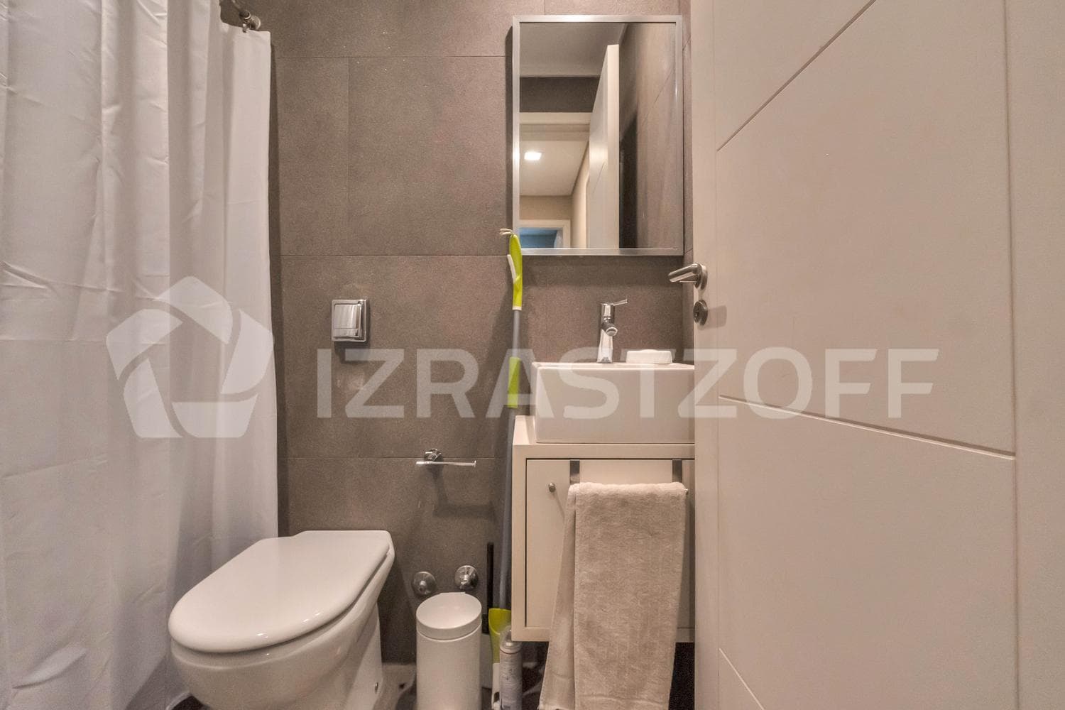 House for sale in Los Lagartos CC with 5 bedrooms and a view of the golf course