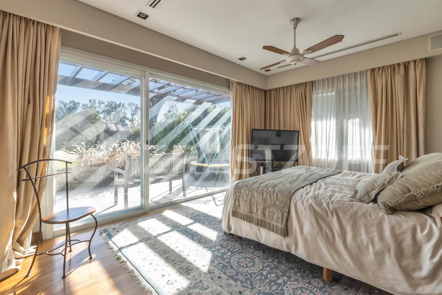 House for sale in Los Lagartos CC with 5 bedrooms and a view of the golf course