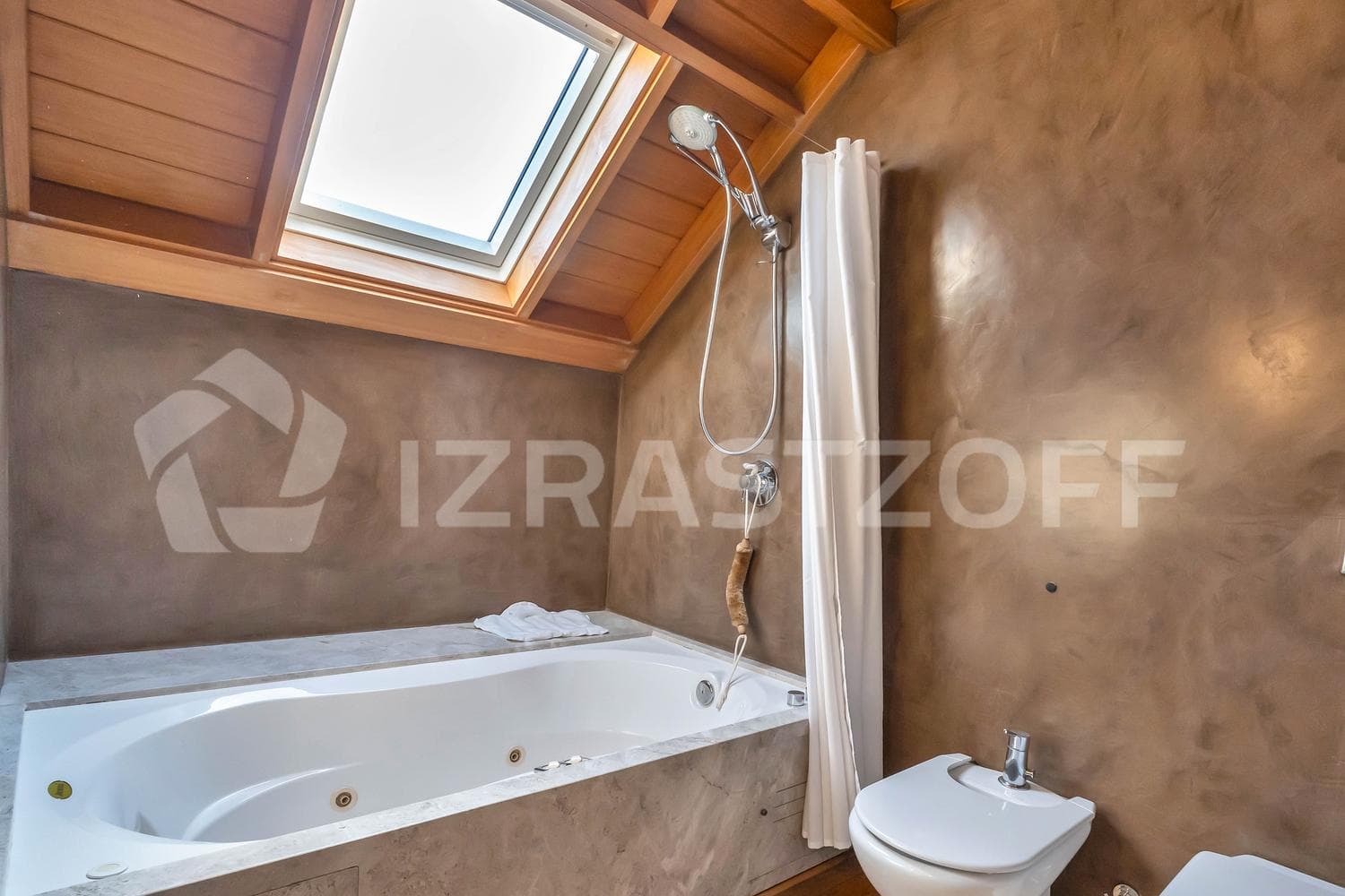 House for sale in Los Lagartos CC with 5 bedrooms and a view of the golf course