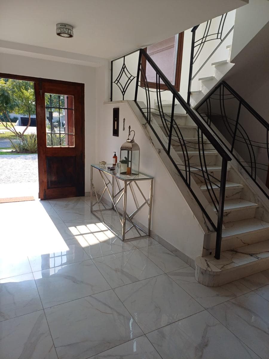 7-Bedroom House for Sale in La Laguna, Barrio Nuevo, Quilmes