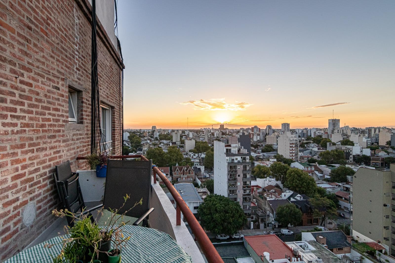 Apartment for Sale: 2–3 Rooms, 2 Balconies, Upper Floor, Open View in Caballito, Flores