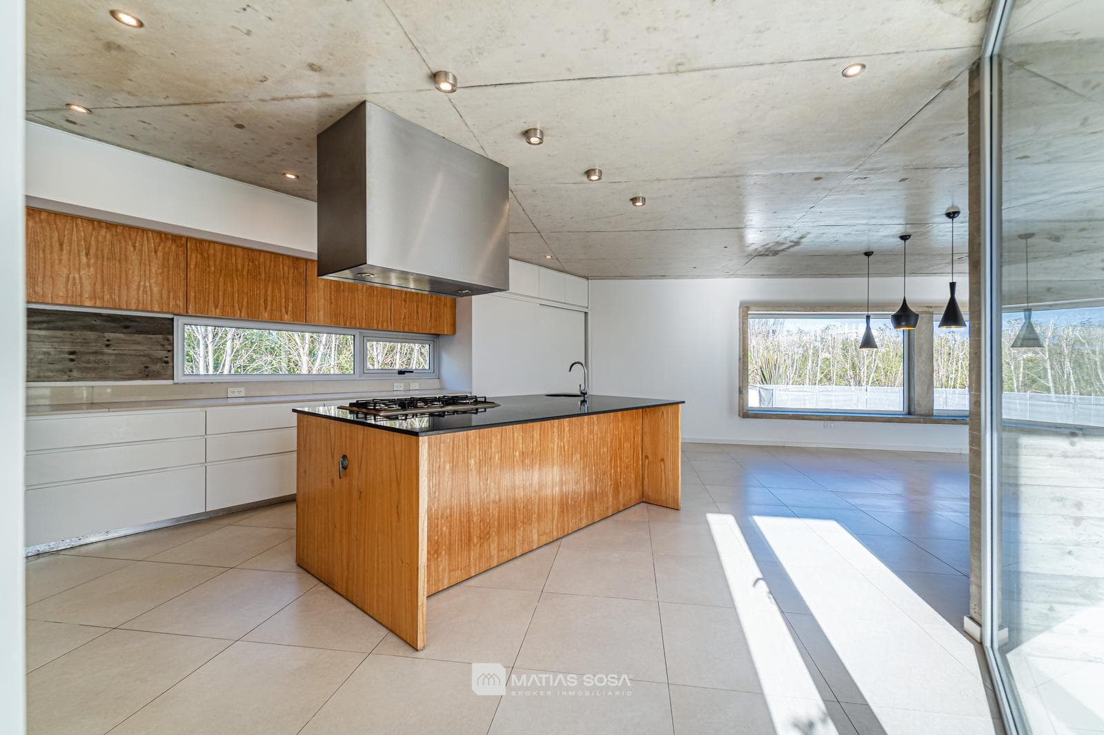 For Sale - 4-Room House - Pool - Arenas del Sur