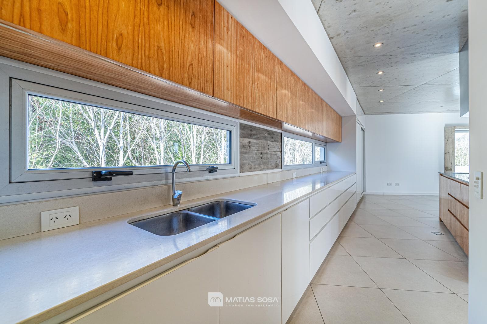 For Sale - 4-Room House - Pool - Arenas del Sur