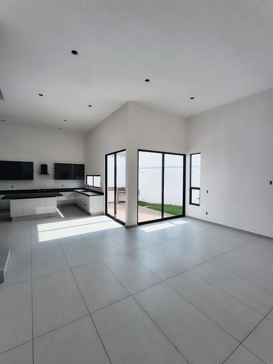 New Home for Sale in Grand Juriquilla, 3 Bedrooms, Rooftop, and Double-Height Ceilings