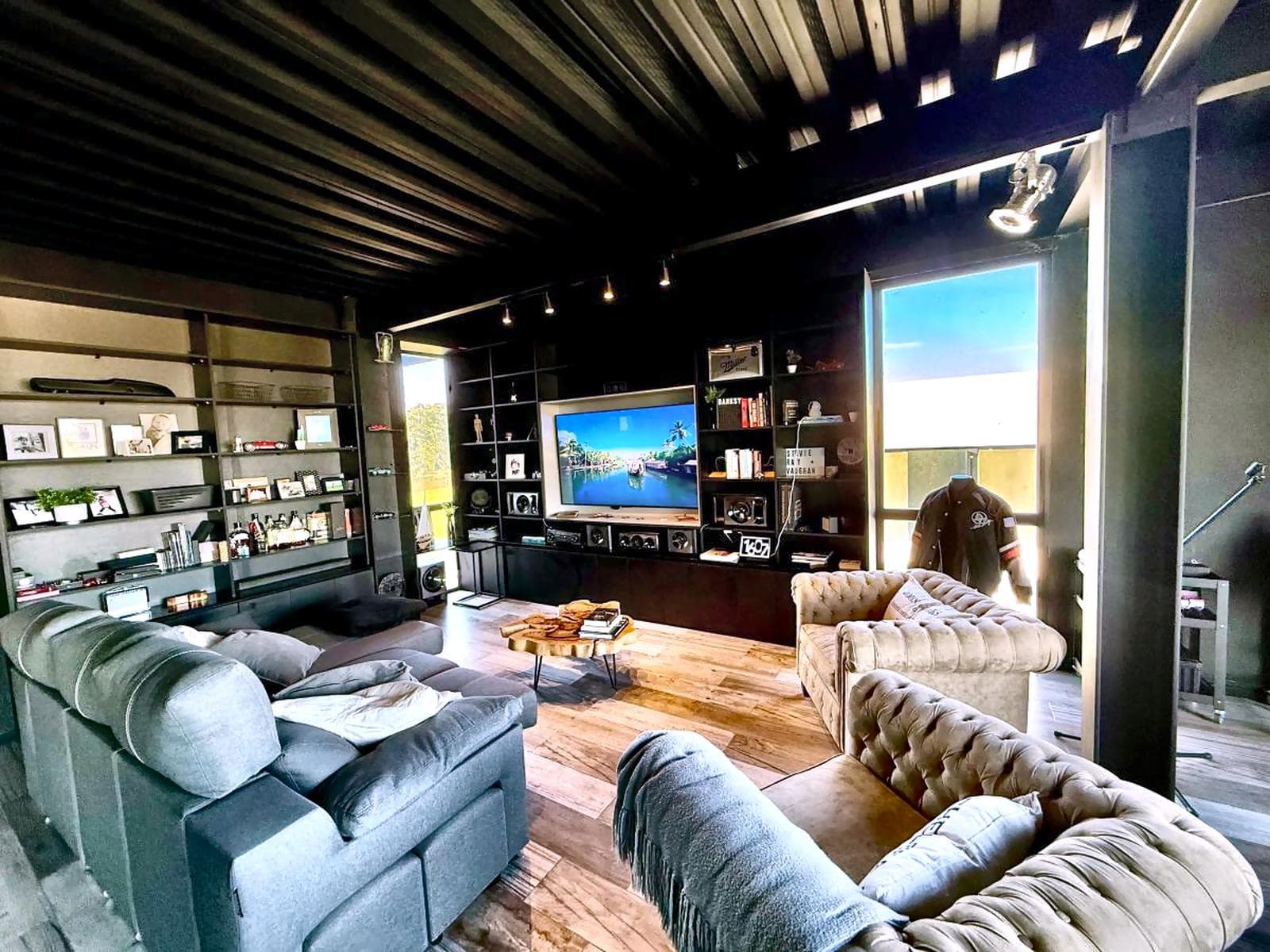 Annual Rental: 4-Bedroom House by the River with Boat Slip in the El Canal Neighborhood, Villanueva, Tigre