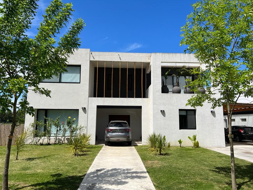 4-Bedroom House for Sale, 1,200 m², Near the River, San Juan Villanueva Neighborhood, Tigre