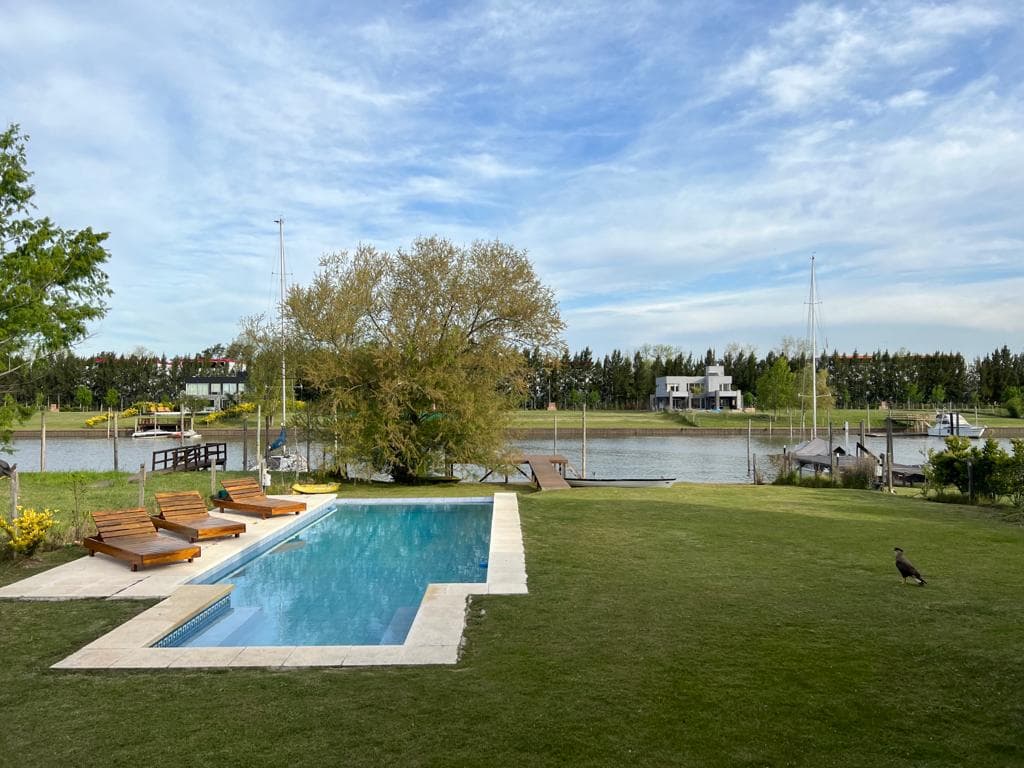 4-Bedroom House for Sale, 1,200 m², Near the River, San Juan Villanueva Neighborhood, Tigre