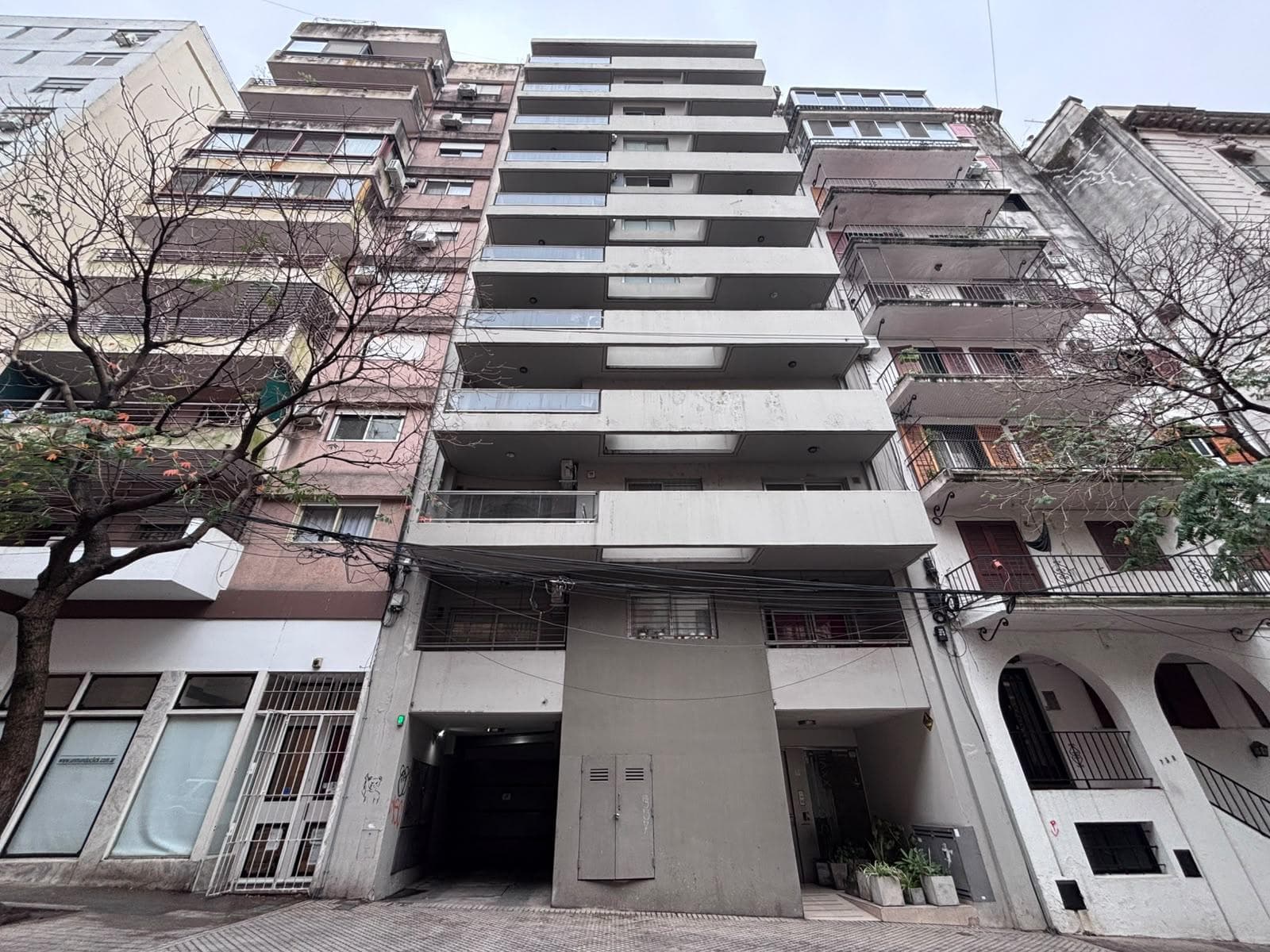 Furnished studio apartment for rent with patio and barbecue area near the river