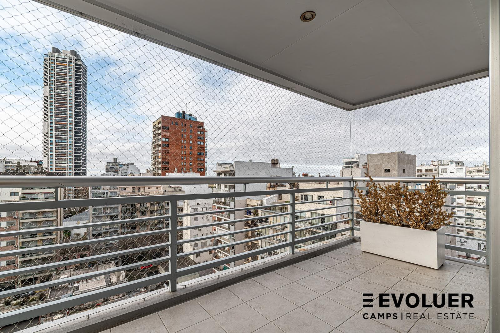 3-room apartment for sale with garage and amenities—Las Cañitas