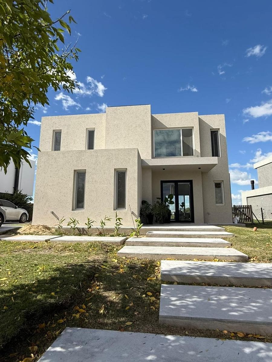 House in the El Canton Golf Neighborhood