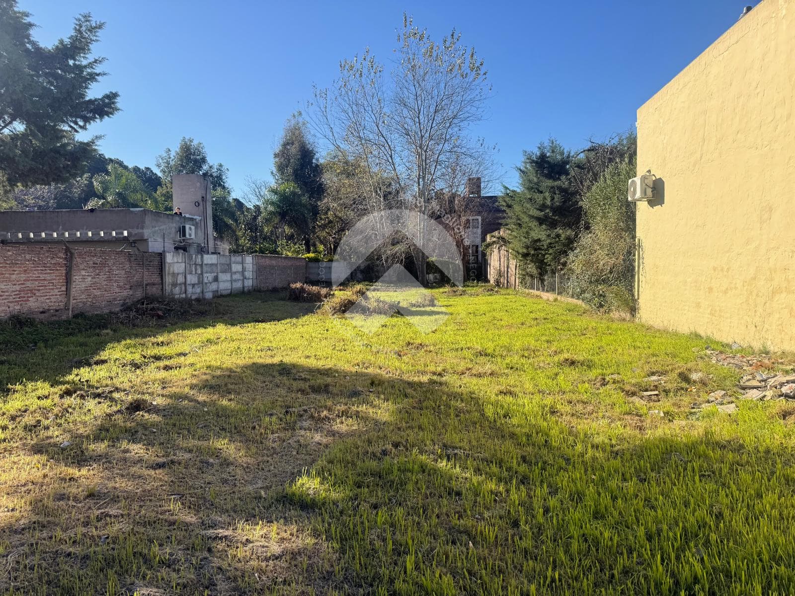 708 M2 LOT IN COLASTINE
