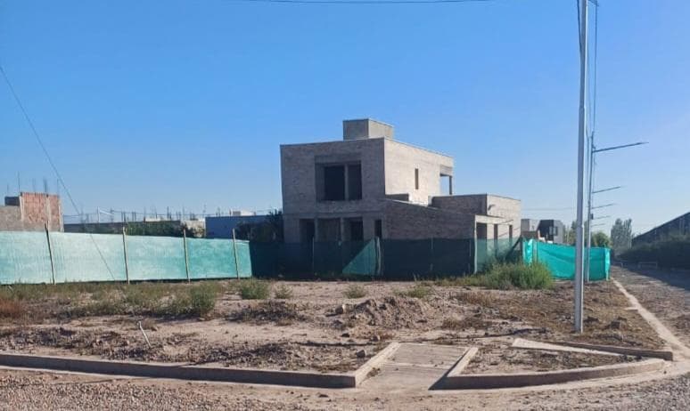 CORNER LOT IN THE VISTA OLIVA NEIGHBORHOOD