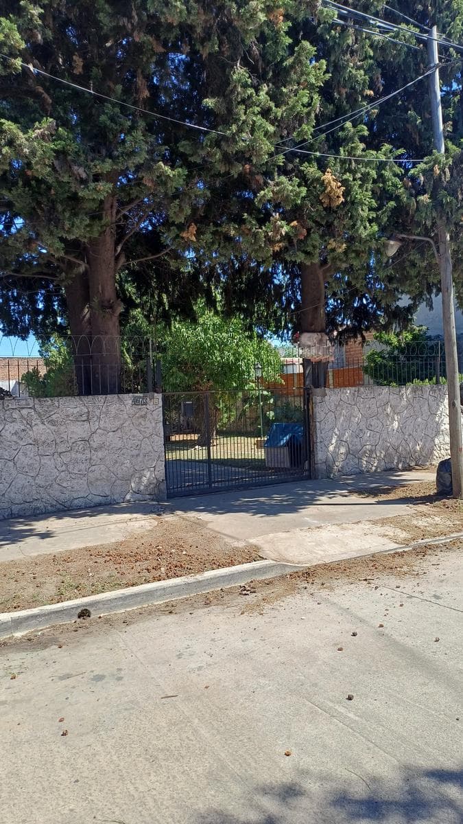House and Adjacent Lot Just a Few Meters from Route 21 for Sale in G. Catan