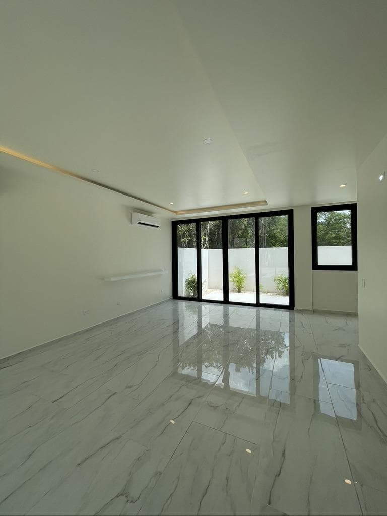 4-Bedroom House for Sale in Playa del Carmen | Private Pool and Rooftop
