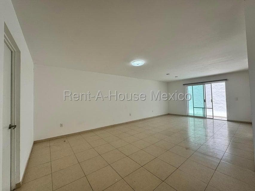 House for Rent on the Street Level in El Mirador – Querétaro
