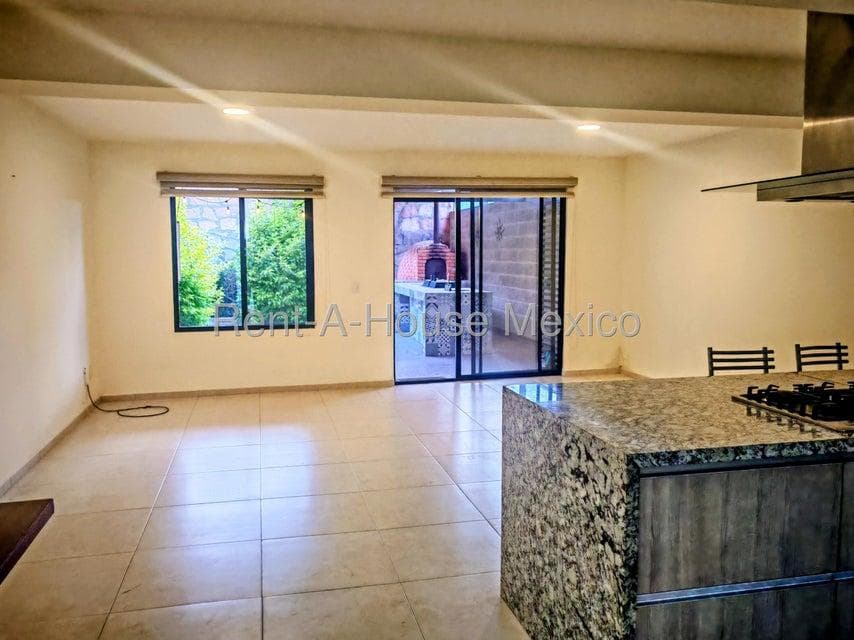 House for Rent in Zibatá with a Designer Kitchen and a Terrace Featuring a Handcrafted Oven – Querétaro