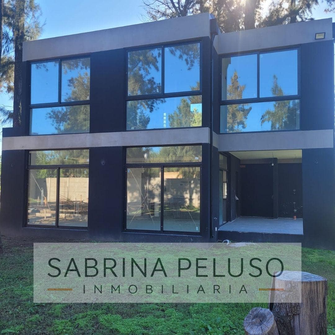 Minimalist 4-Bedroom House for Sale in the Altos del Monte Gated Community