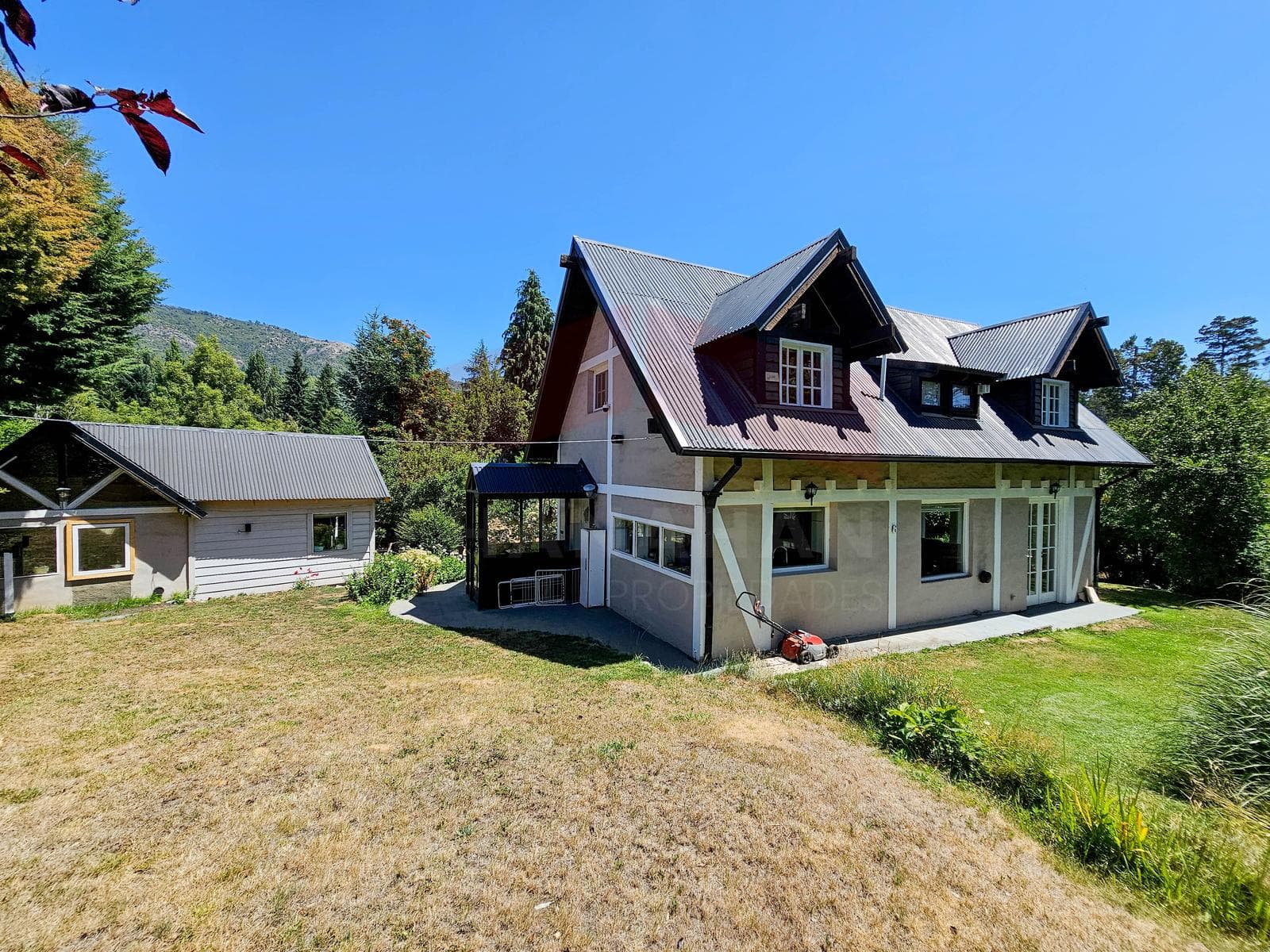 2 Houses for Sale at Km 6 Between Highways - Bariloche