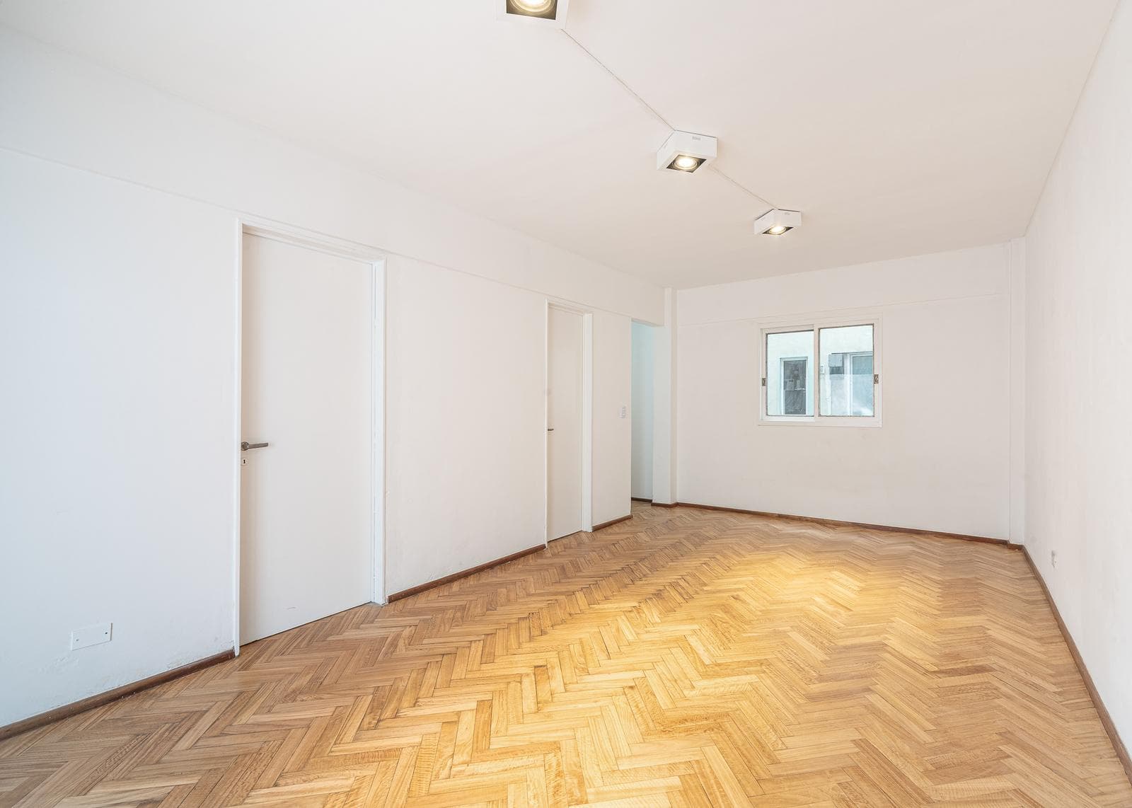 APARTMENT FOR SALE IN PALERMO: ONE-BEDROOM, WITH PARKING SPACE