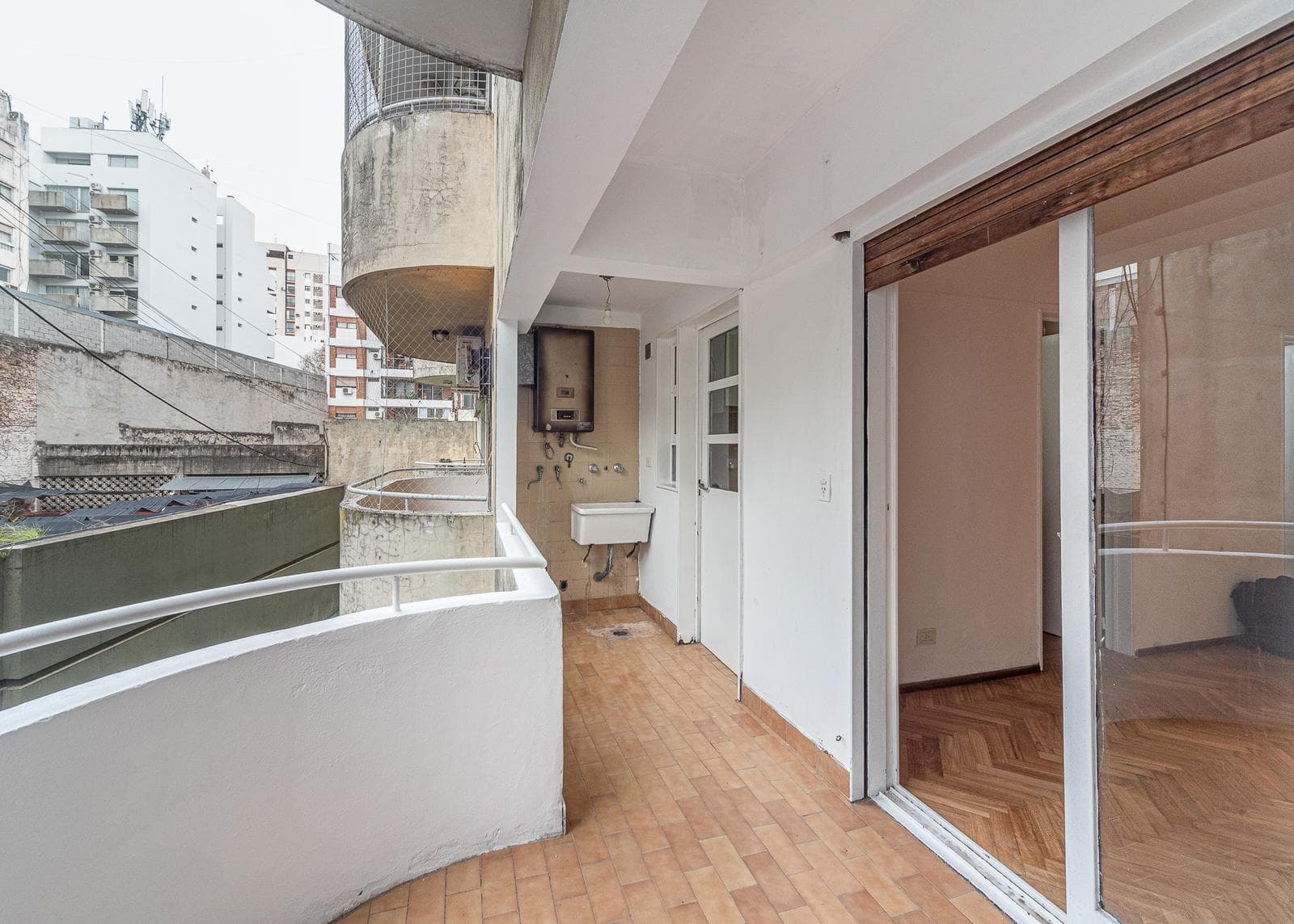 APARTMENT FOR SALE IN PALERMO: ONE-BEDROOM, WITH PARKING SPACE
